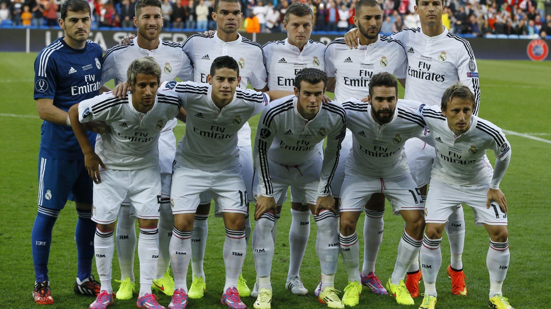 跨界合作打造足球主题的创新文创产品，市场火热，创意足球队